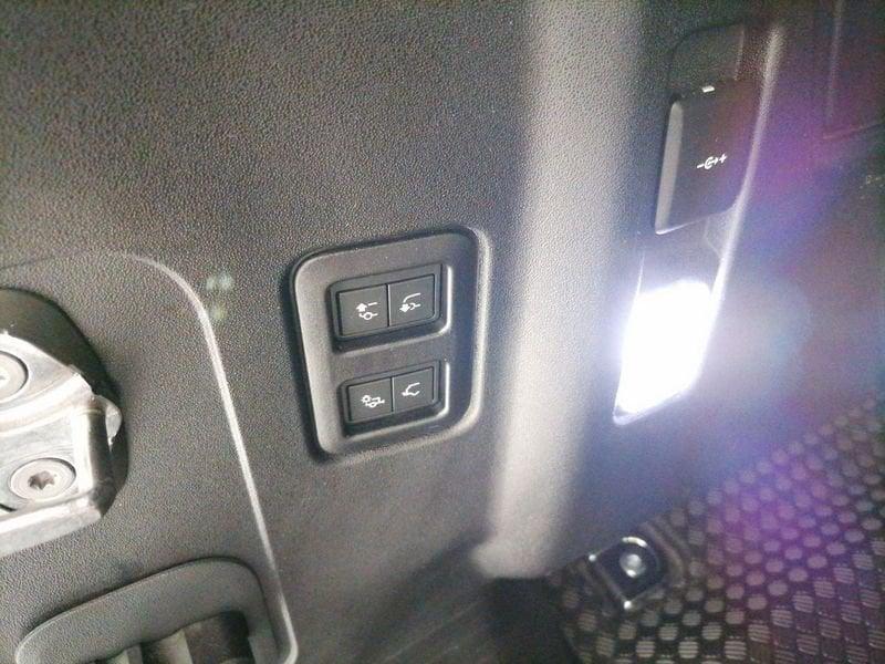 Land Rover Defender 110 2.0 si4 phev X awd 404cv auto