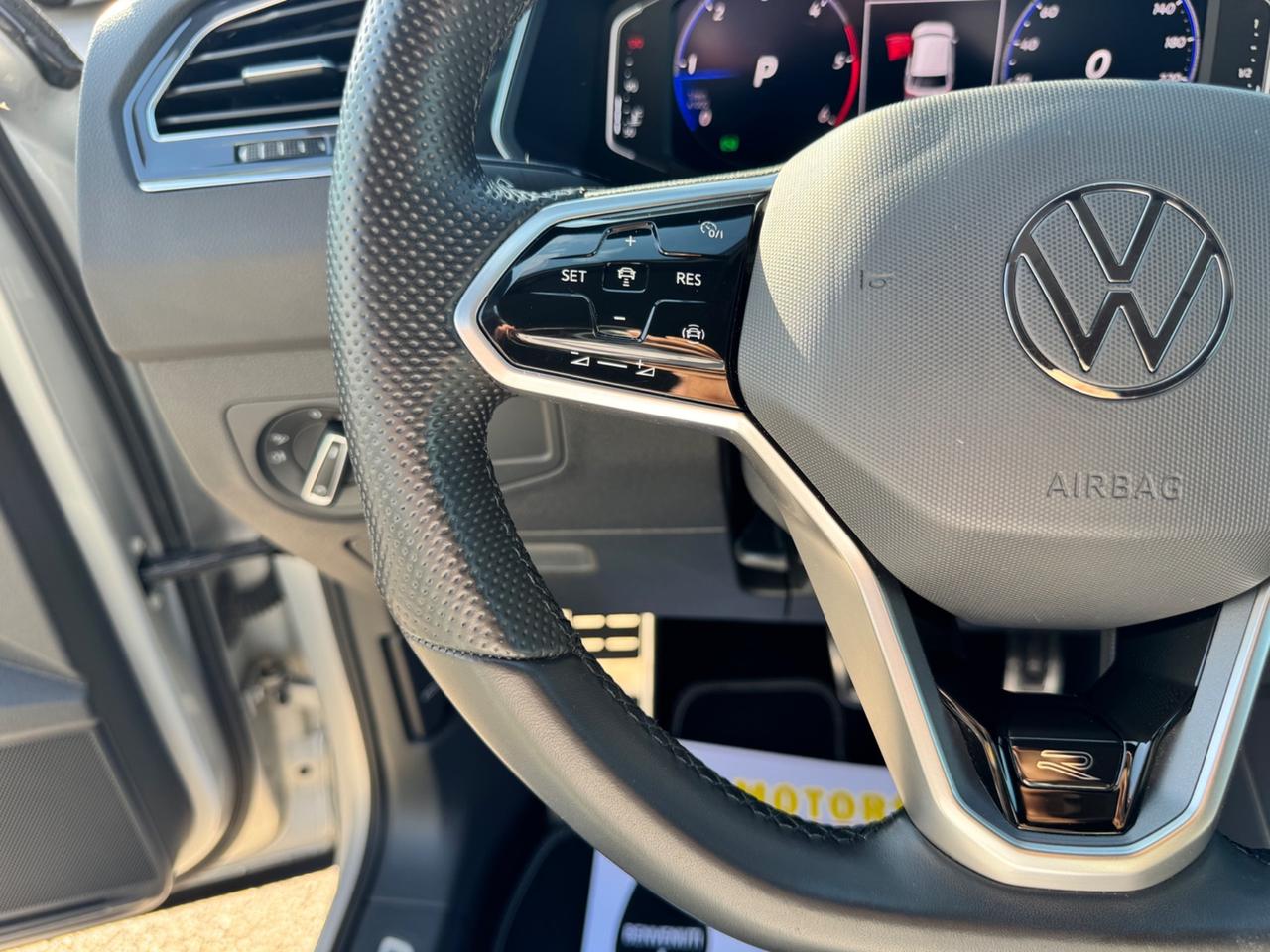 Volkswagen Tiguan R-LINE 2.0 TDI 150 CV DSG 4MOTION
