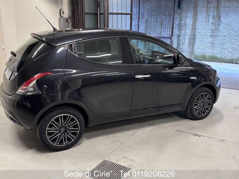 Lancia Ypsilon 1.2 69 CV 5 porte Elefantino Blu