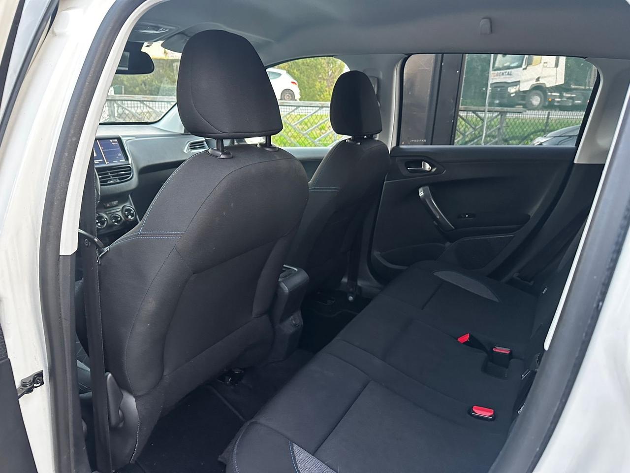 Peugeot 2008 BlueHDi 100 S&S Black Matt