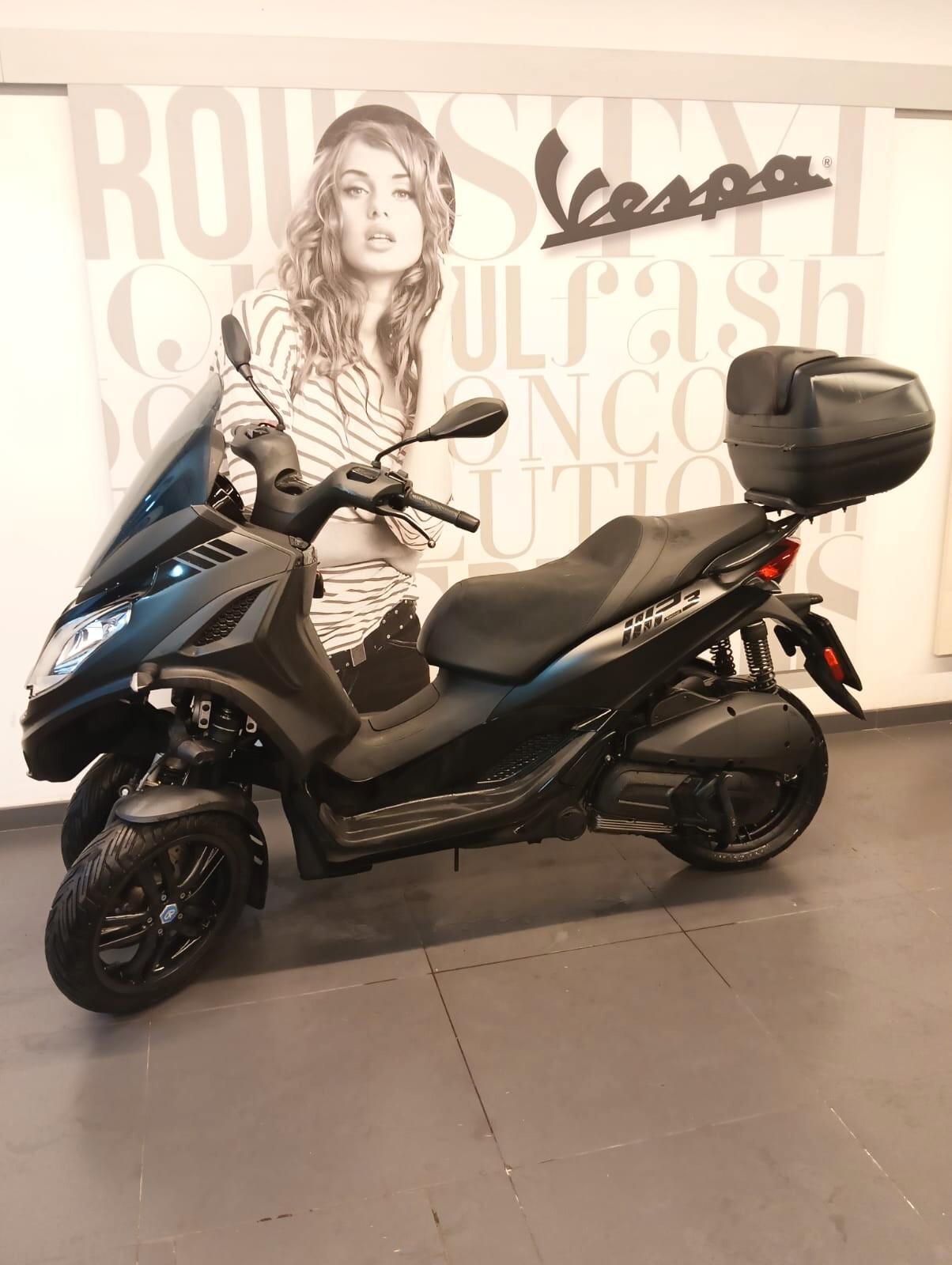 Piaggio MP3 300 hpe DEEP BLACK E5 ABS ASR