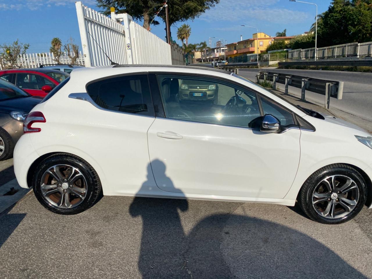 Peugeot 208 1.4 HDi 68 CV 3 porte Access