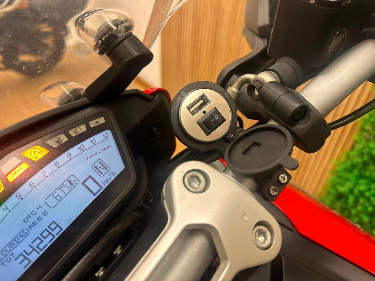 DUCATI HYPERSTRADA 939 / 34.000KM SCARICO AKRAPOVIC