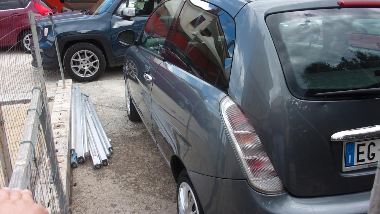 Lancia Ypsilon 1.2 69 CV Unyca