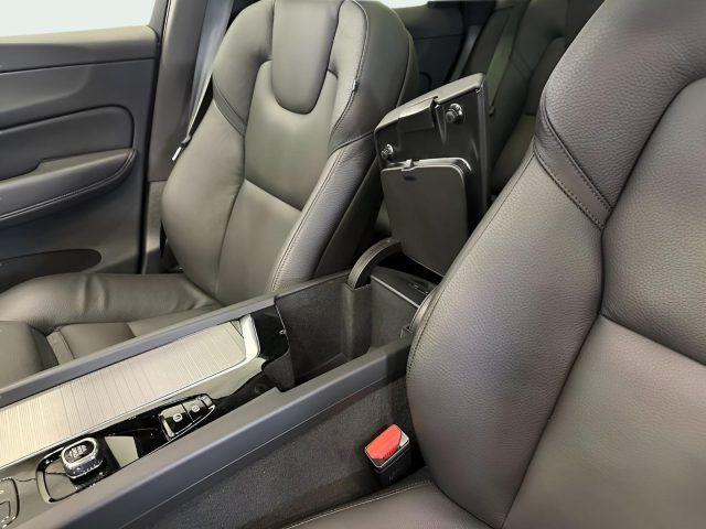 VOLVO XC60 B4 (d) aut Plus Dark N1 Tetto Panoramico Ap.