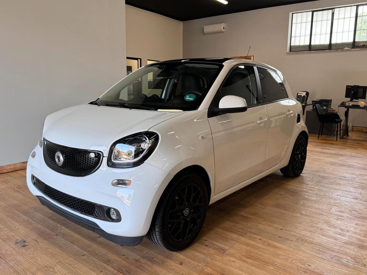 Smart ForFour 0.9 90CV PRIME SPORT PACK ,PANO,NAVI,LED,RETRO,UNIPRO