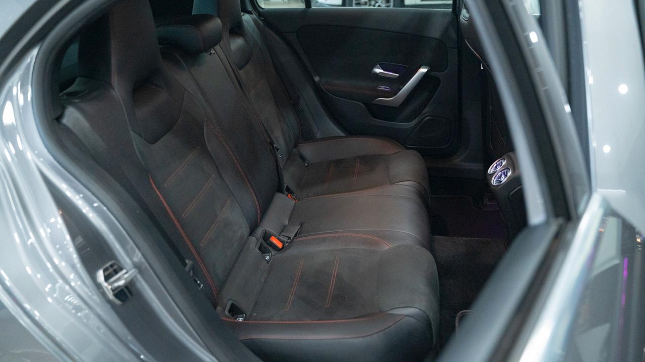 Mercedes-benz A 180 D PREMIUM PLUS AMG TETTO PACK LUCI XENO NAVI PELLE FULL OPTIONAL