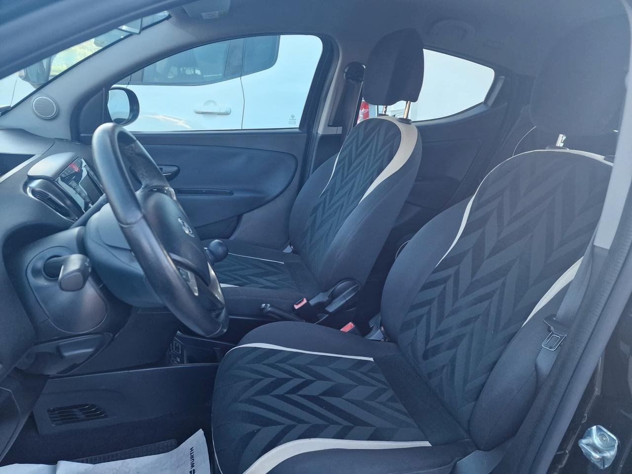 Lancia Ypsilon 1.2 69 CV 5 porte Platinum