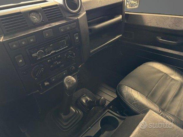 LAND ROVER Defender 90 2.4 TD4 Station Wagon SE