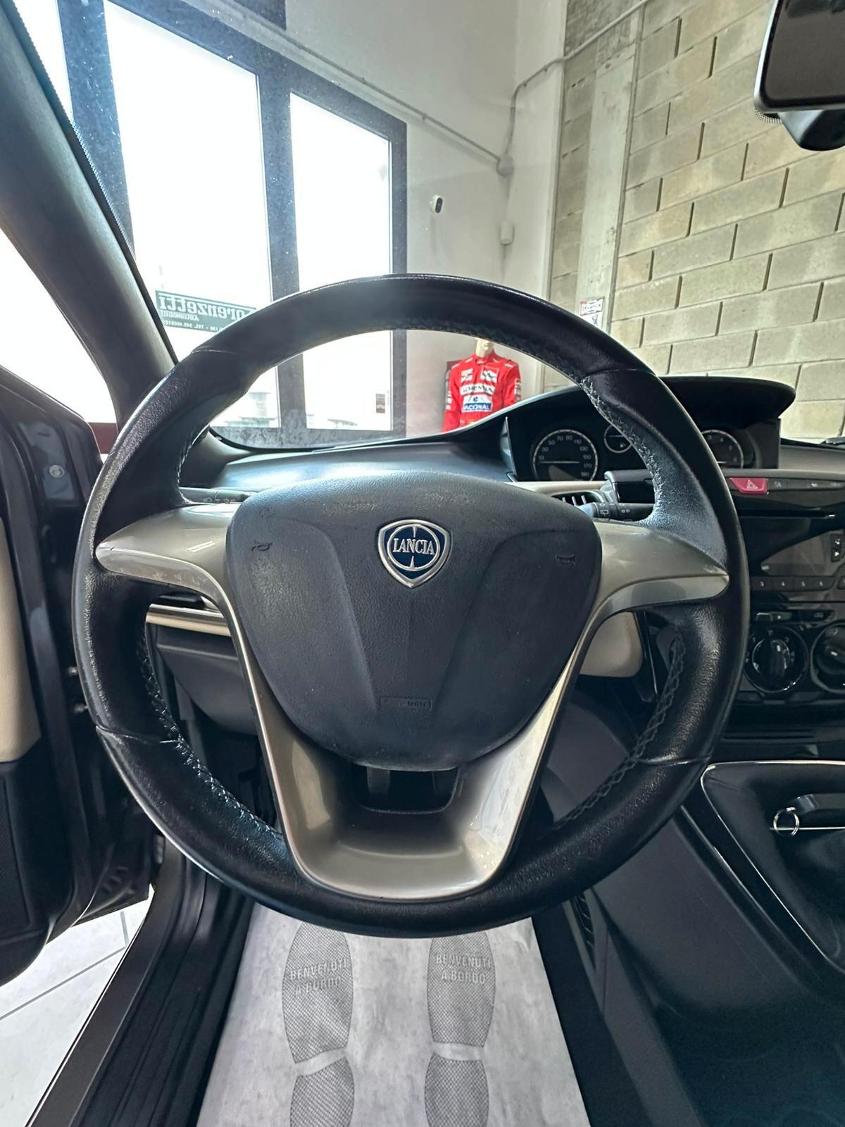 Lancia Ypsilon 1.2 69 CV 5 porte S&S Gold