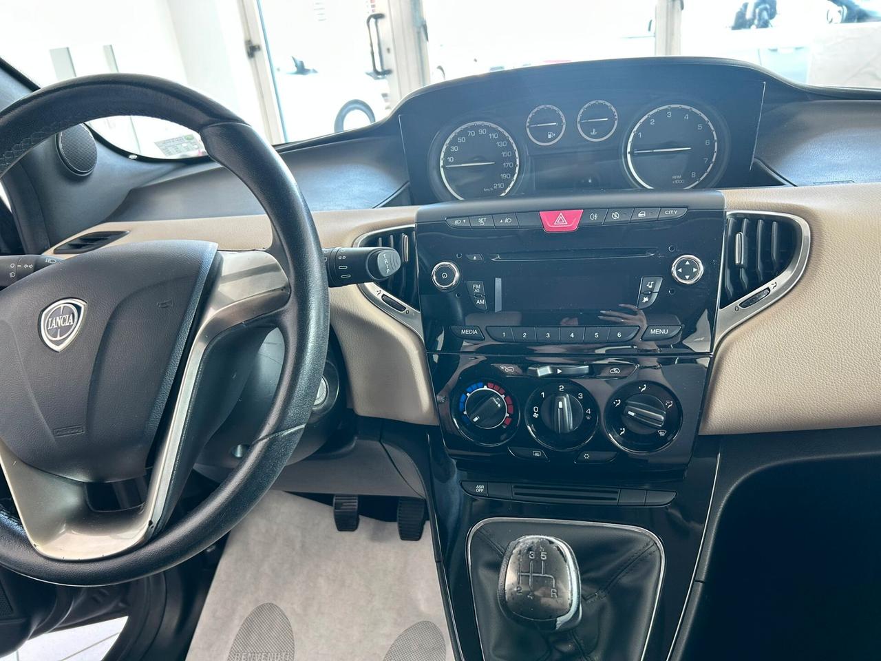 Lancia Ypsilon 1.2b X NEOPATENTATI 2012