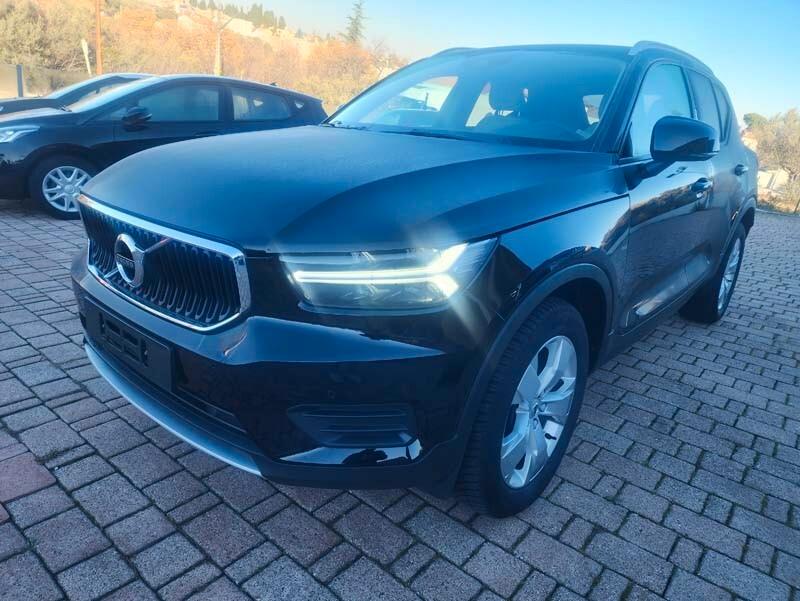 Volvo XC40 D3 Momentum 2.0 TDI 150 CV Automatica