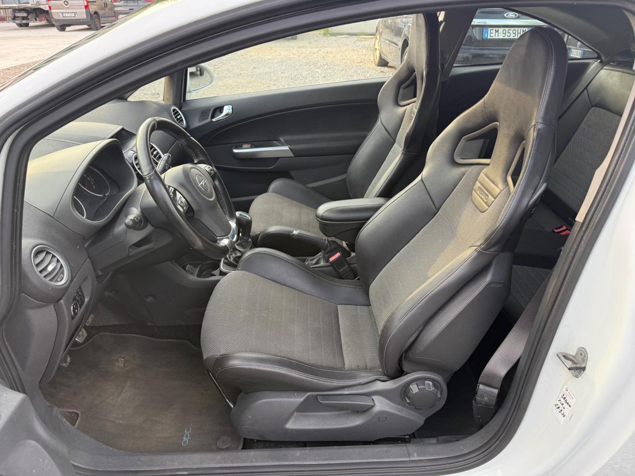 Opel Corsa 1.6 T 192CV 3 porte OPC