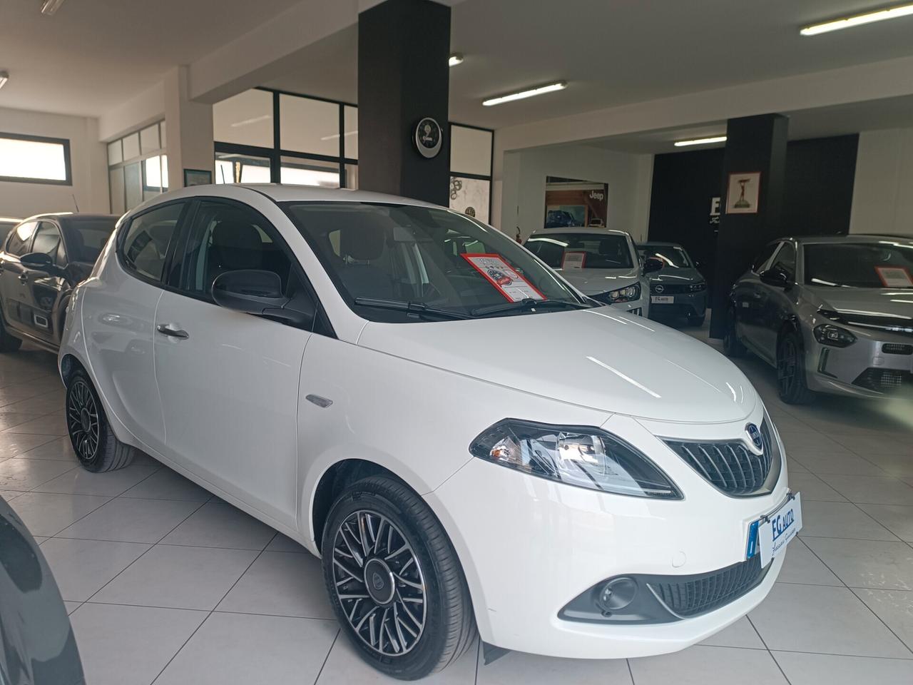 Lancia Ypsilon 1.0 FireFly 5 porte S&S Hybrid Platino