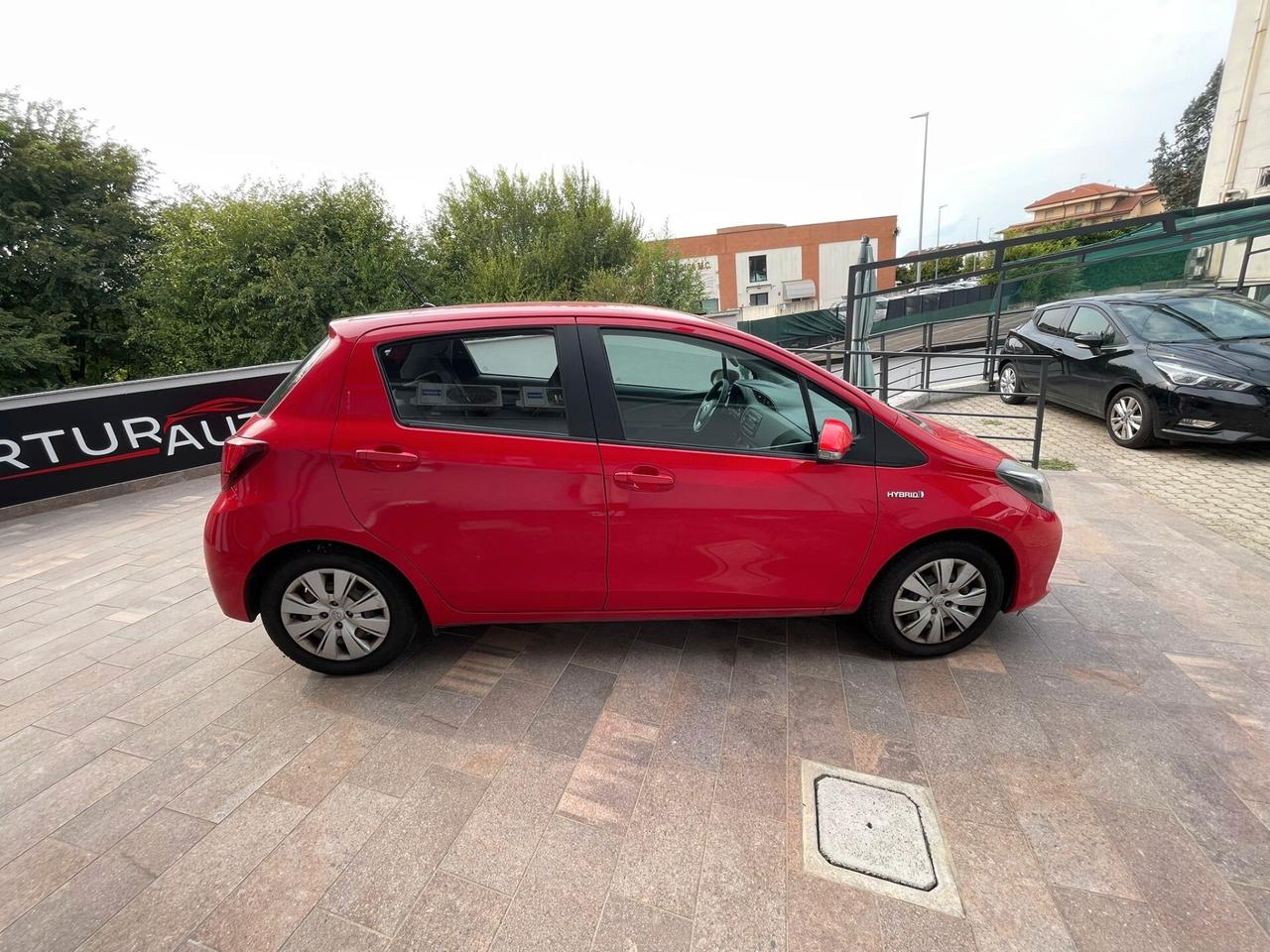 Toyota Yaris HYBRIDA