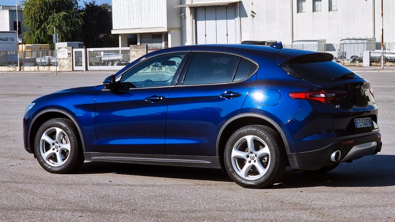 Alfa Romeo Stelvio 2.2 Turbodiesel 180 CV AT8 Q4 Business