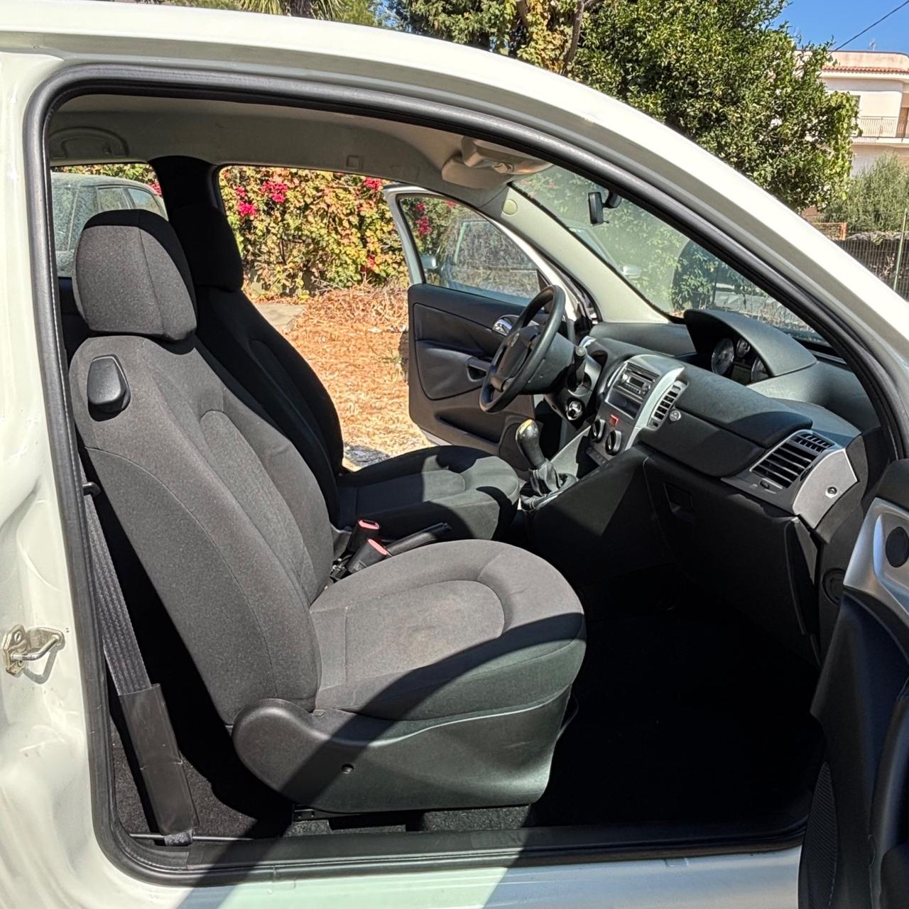 Lancia Ypsilon 1.3 MJT 75 CV Unyca