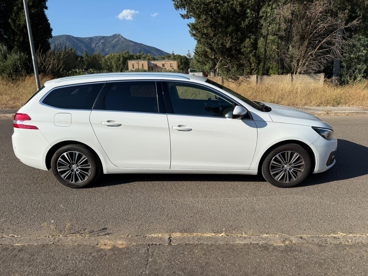 Peugeot 308 BlueHDi 130 S&S EAT8 SW Allure