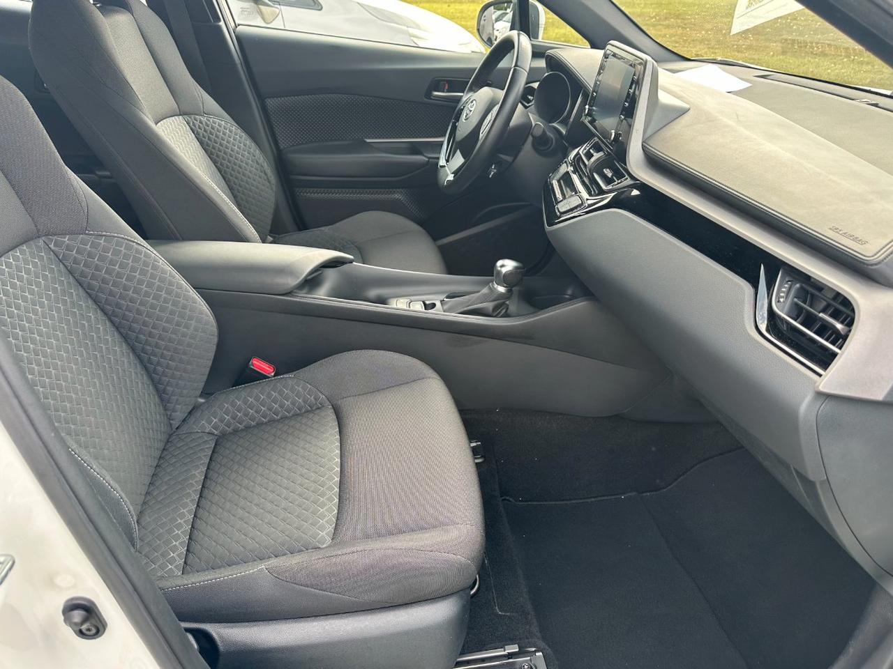 Toyota C-HR 1.8h Business e-cvt