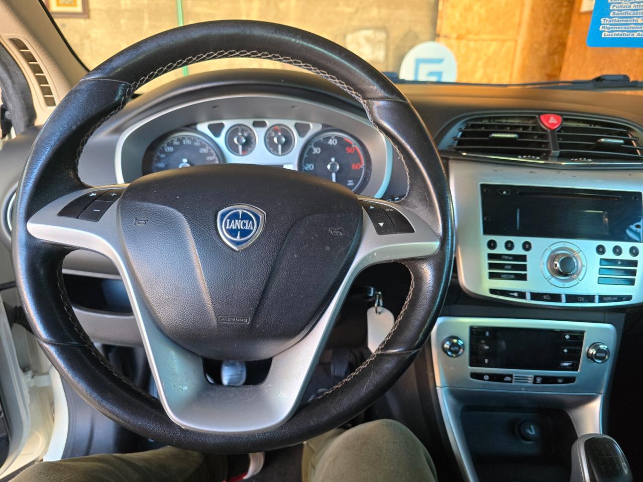 Lancia Delta 1.6 MJT 120cv full opt nuova 2011