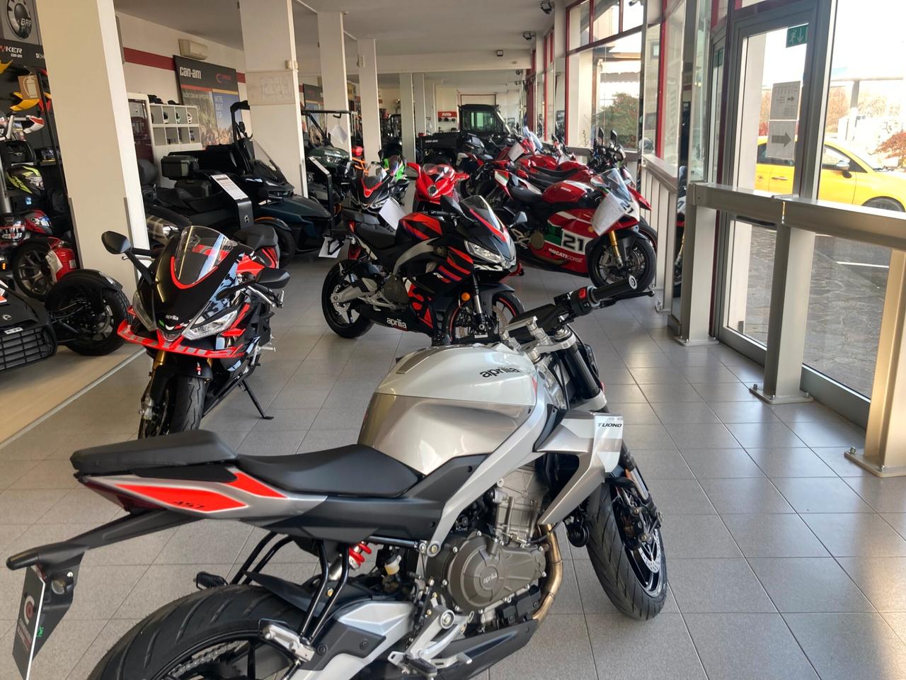 Aprilia Tuono Racing 2025 vari colori e modelli