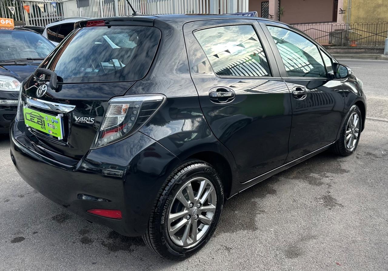 Toyota Yaris 1.4 D-4D 5 porte Lounge 2014