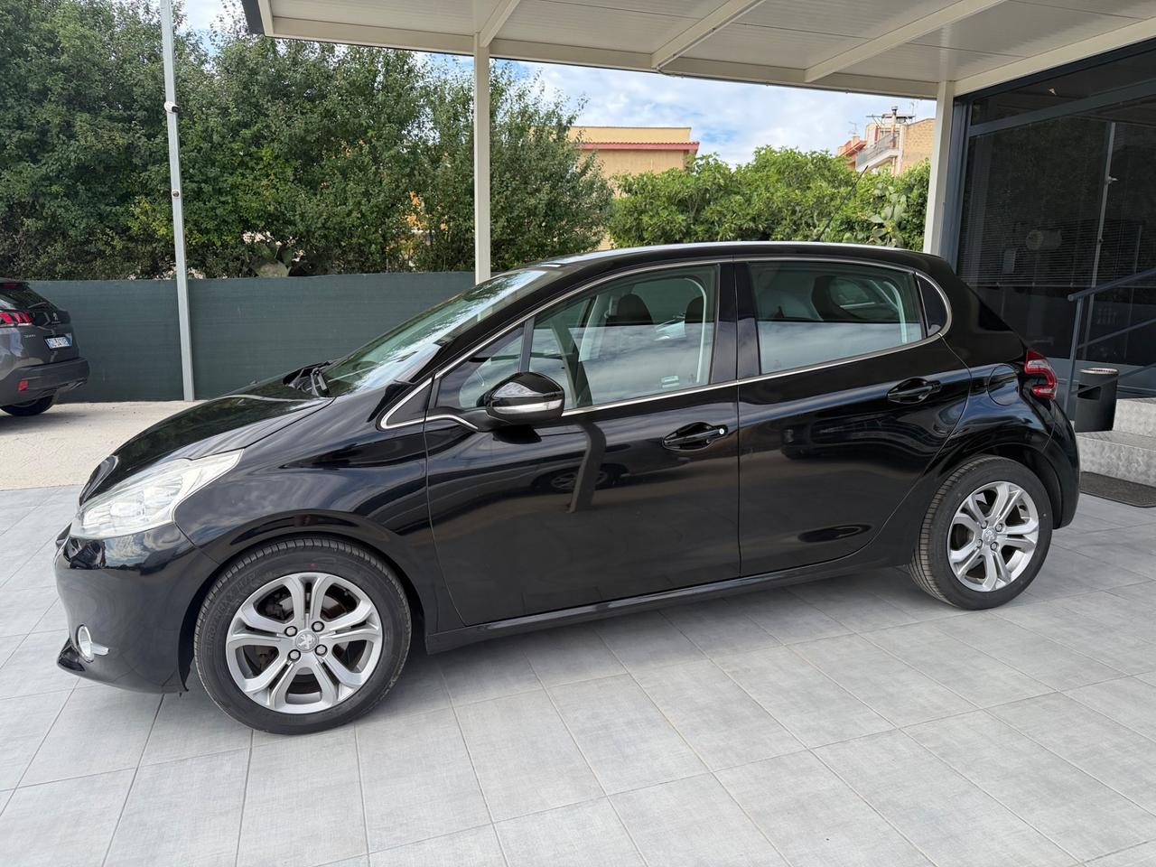 Peugeot 208 1.4 HDi 68 CV 5 porte Allure