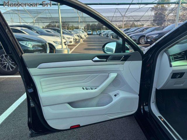 VOLKSWAGEN Passat Variant 2.0 TDI Executive 4motion 200cv DSG - GE693CC