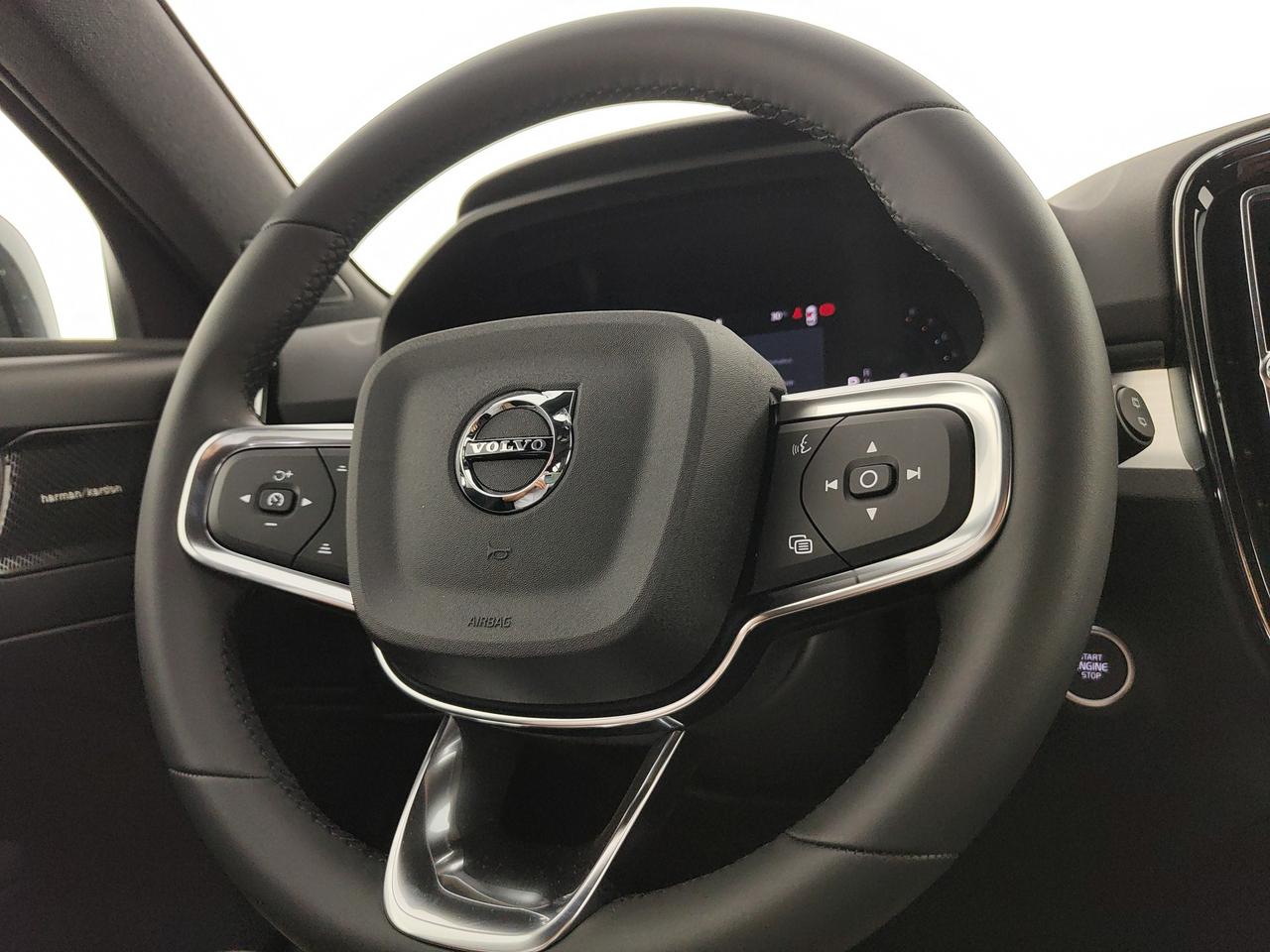 VOLVO XC40 2.0 b3 Ultra Black Edition auto