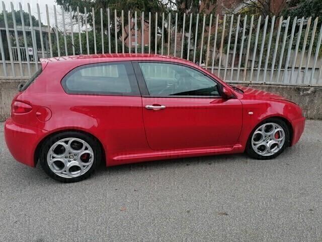 Alfa Romeo 147 3.2i V6 24V cat 3 porte GTA