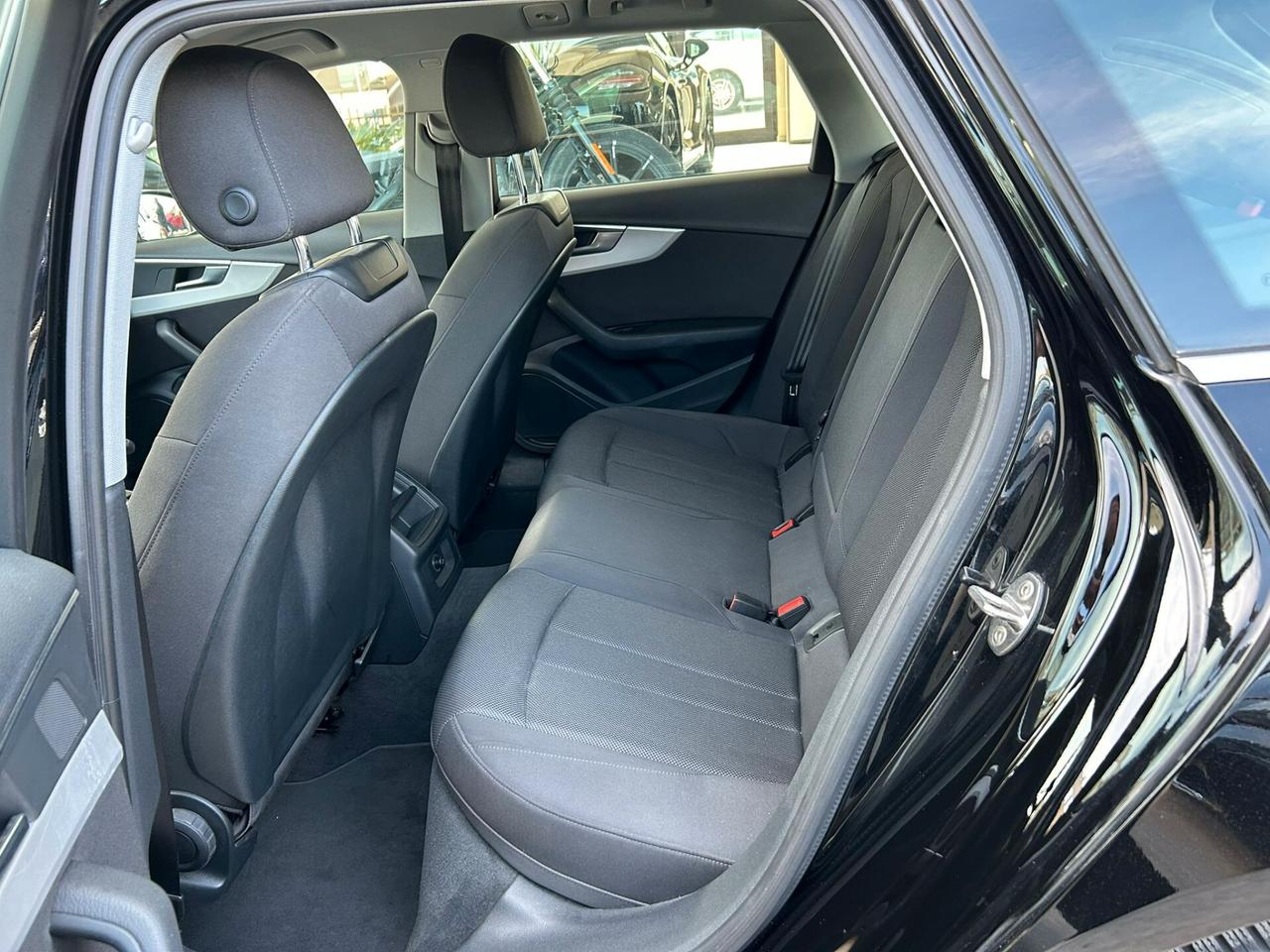 Audi A4 Avant 30 2.0 tdi mhev Business 136cv s-tronic