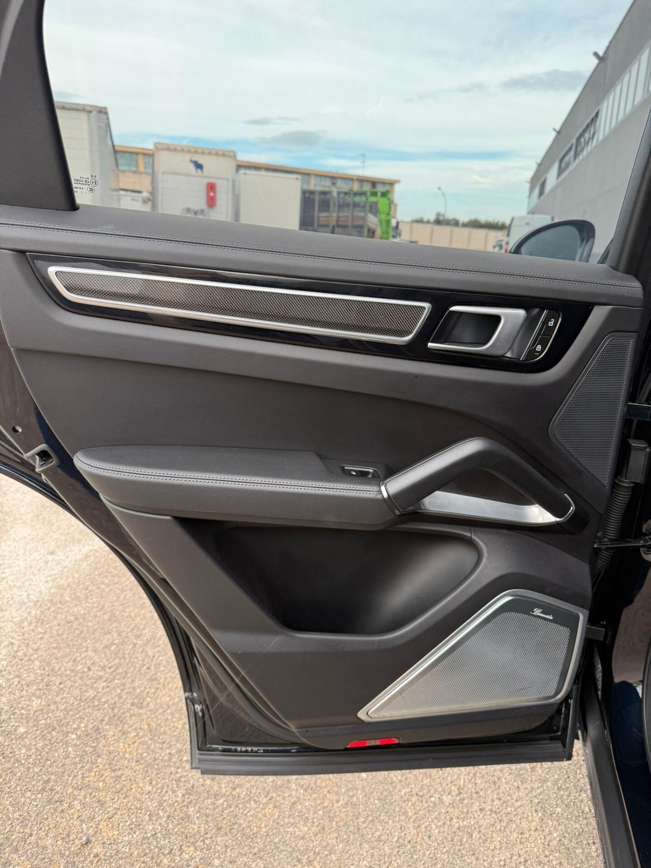 Porsche Cayenne Coupé 4.0 V8 Turbo S E-Hybrid 680 cv,