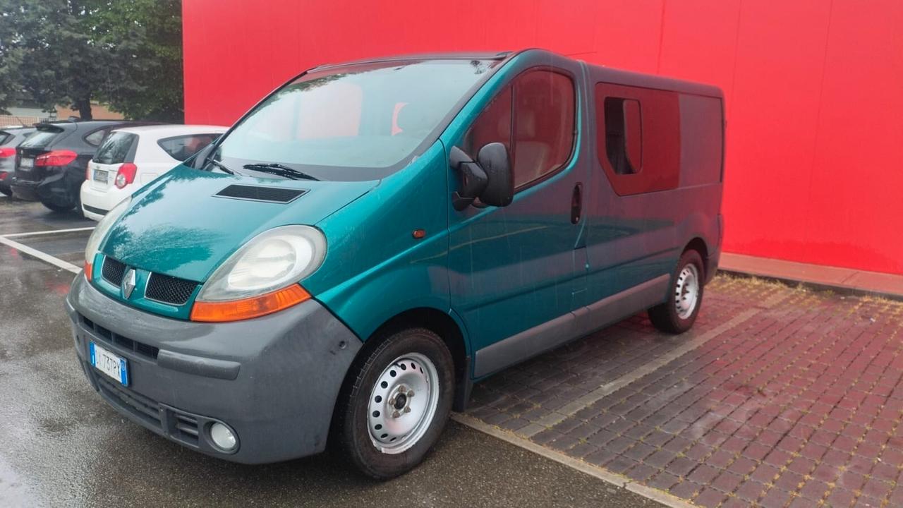 Renault Trafic 6 posti autocarro