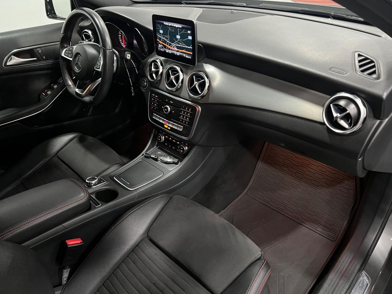 Mercedes Benz GLA 200d Aut. Premium AMG 136 cv