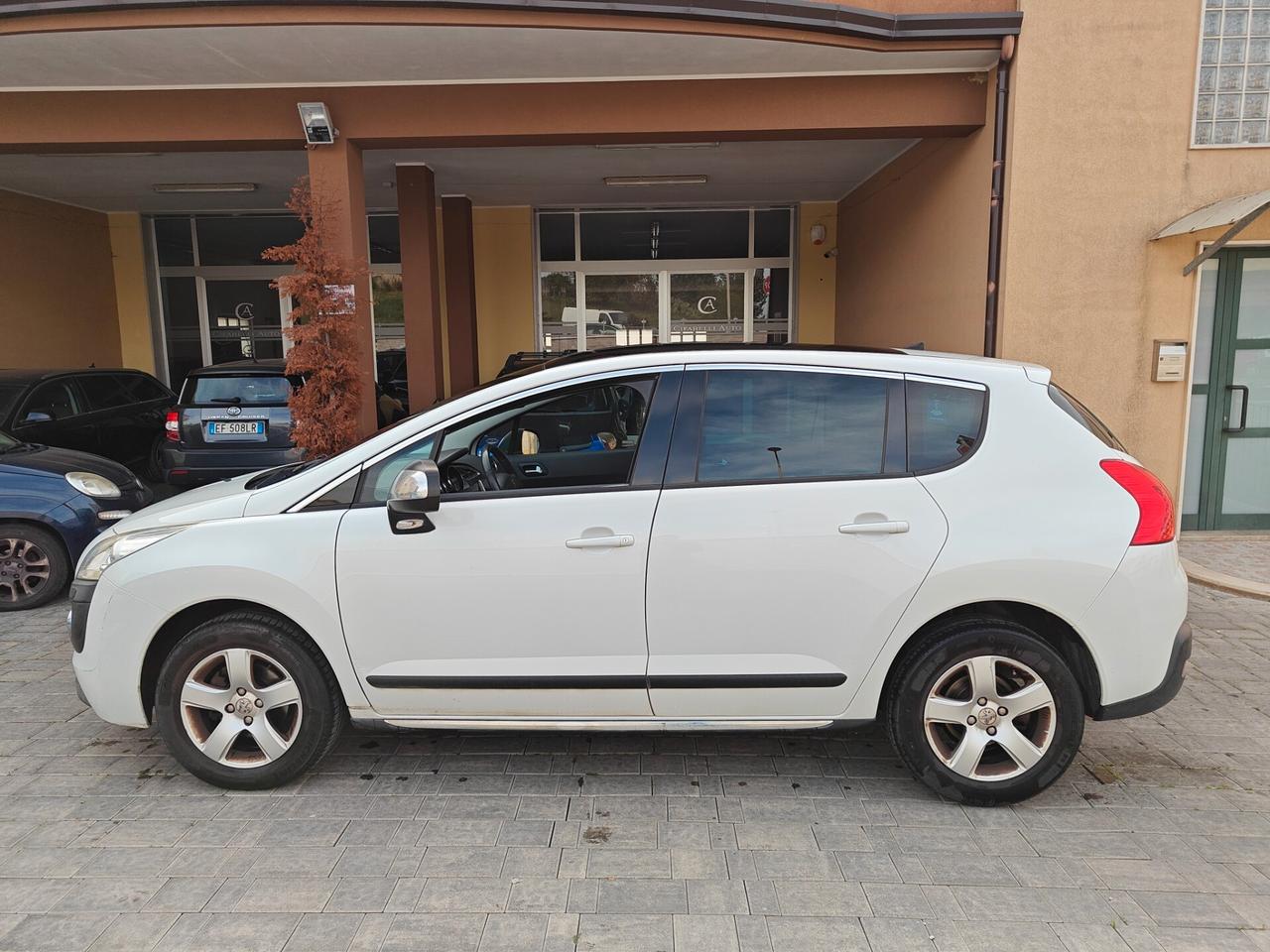 Peugeot 3008 1.6 HDi 112CV cambio robotizzato Business