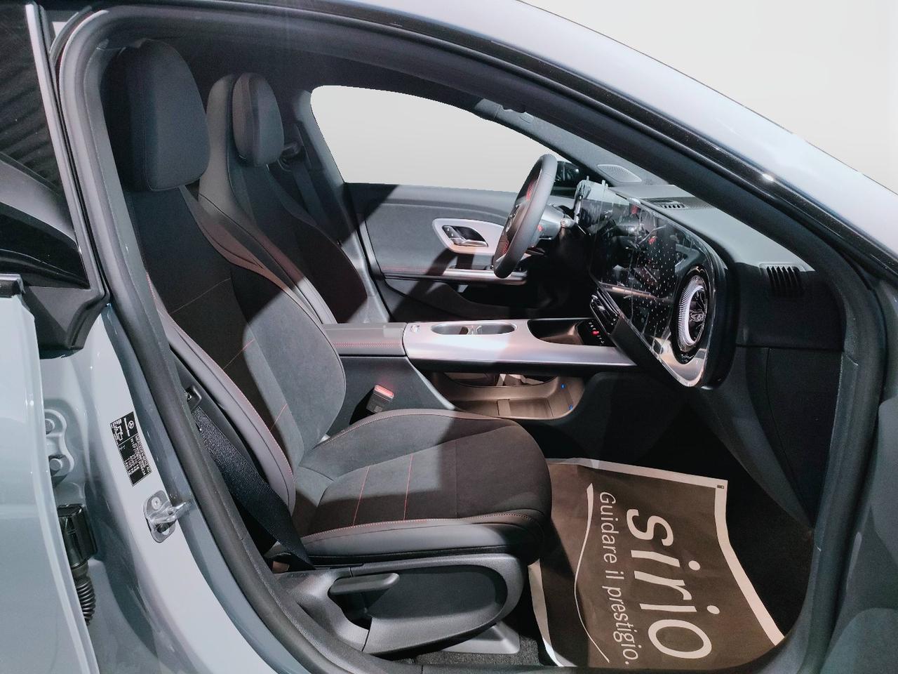 Mercedes-Benz CLA 250+ con tecnologia EQ