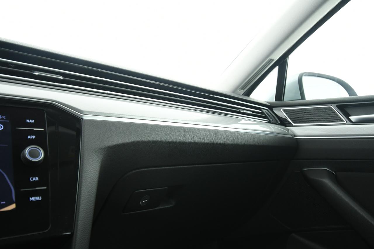 VOLKSWAGEN Passat Variant 2.0 tdi Business 150cv dsg ACC+APP CONNECT