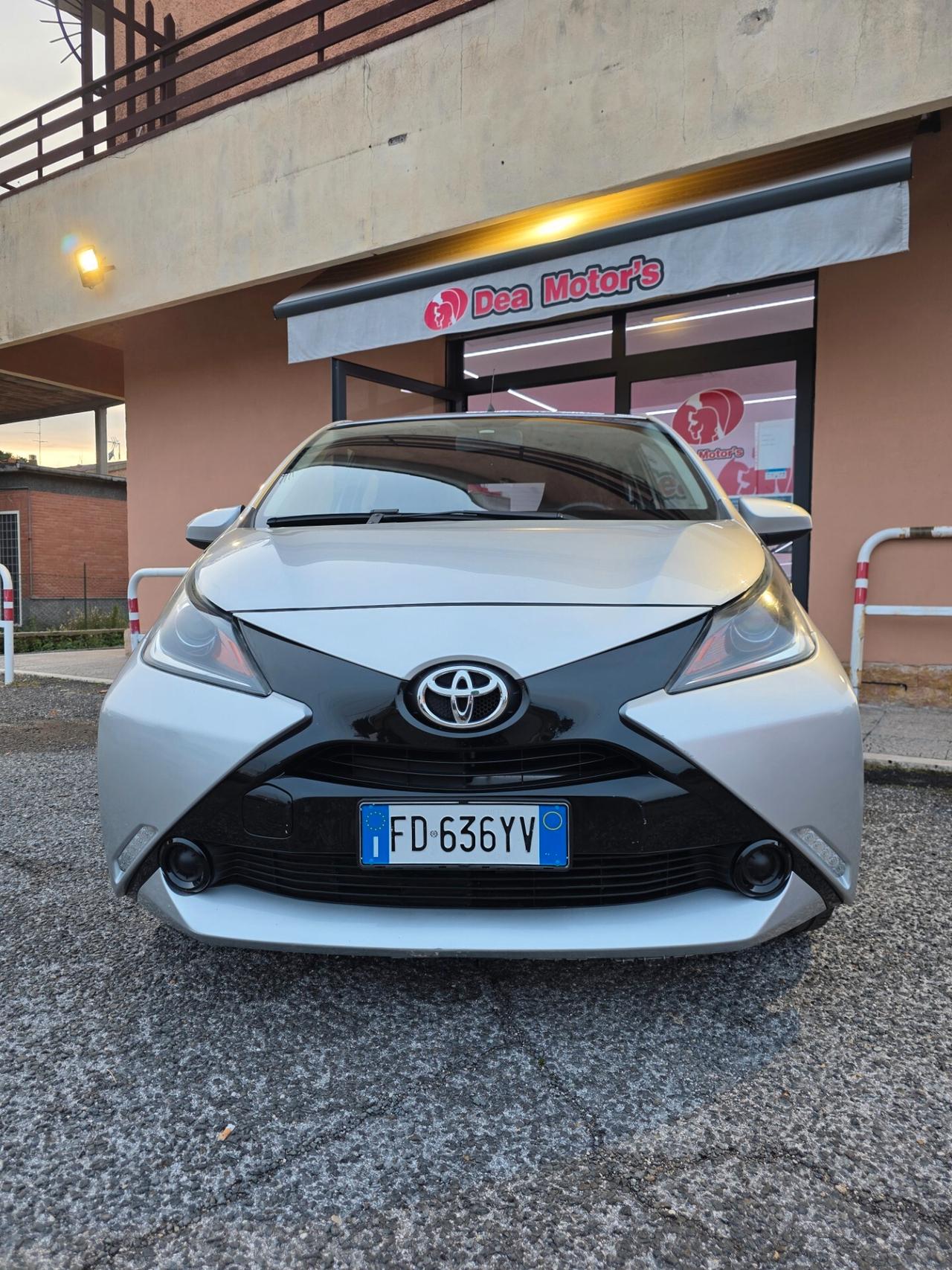Toyota Aygo 1.0 VVT-i 69 CV 5 porte x-play