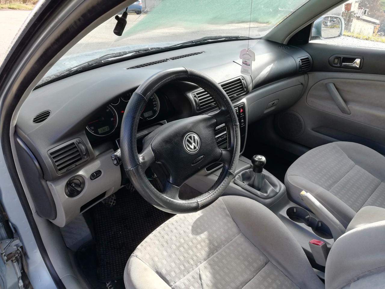 Volkswagen Passat 1.9 TDI/130 CV cat Var. C.line