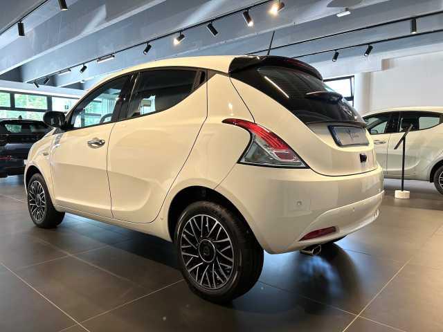 Lancia Ypsilon 1.0 FireFly 5 porte S&S Hybrid Platino KM ZERO