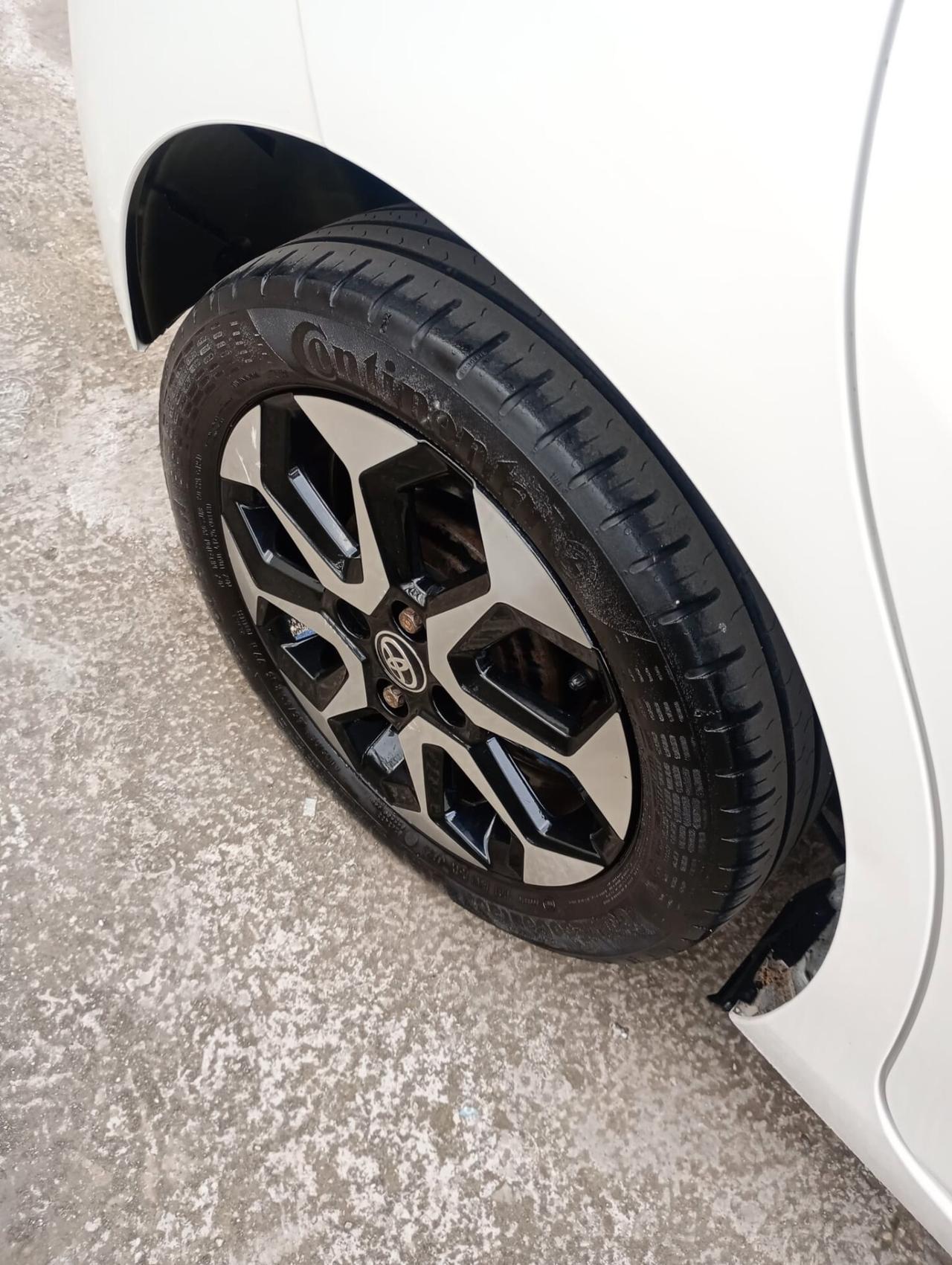 Toyota Aygo Connect 1.0 VVT-i 72 CV 5 porte x-play