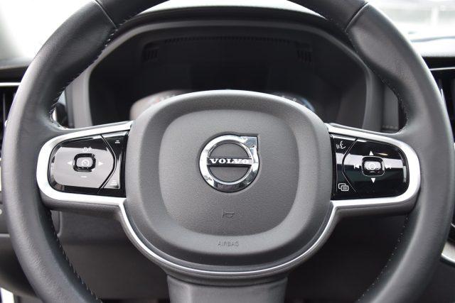 VOLVO XC60 D4 AWD Momentum *TETTUCCIO, PELLE*