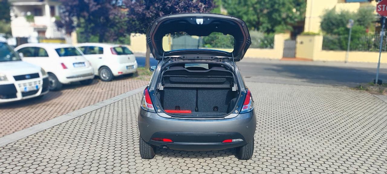 Lancia Ypsilon 0.9 TwinAir 85 CV 5 porte Metano Ecochic Elle
