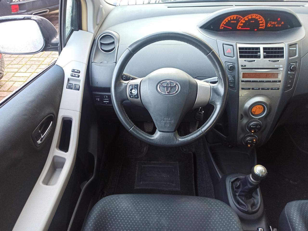 Toyota Yaris 1.0 5 porte