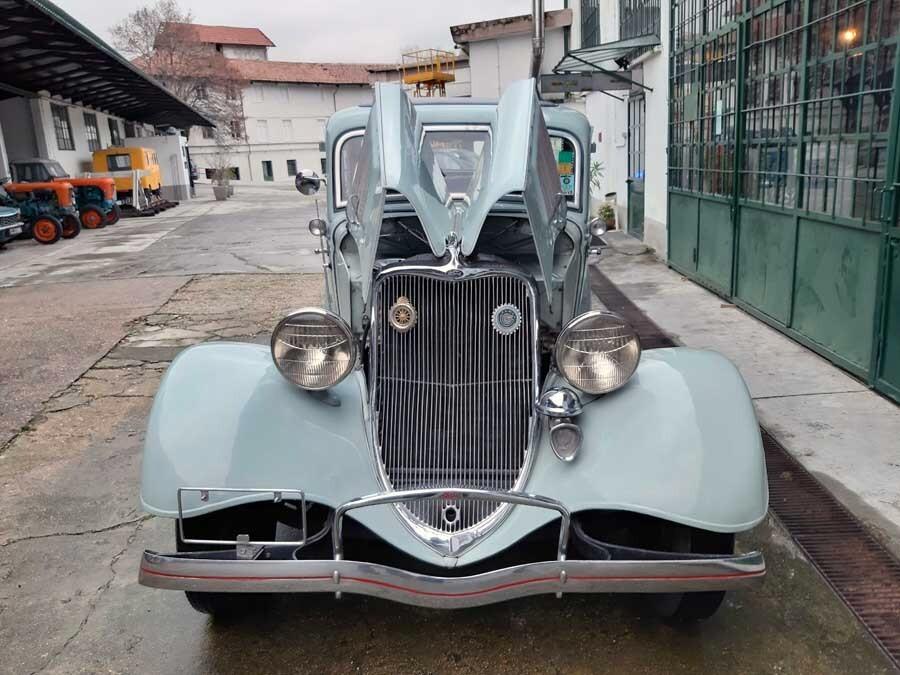 Ford Model B Sedan – 1933