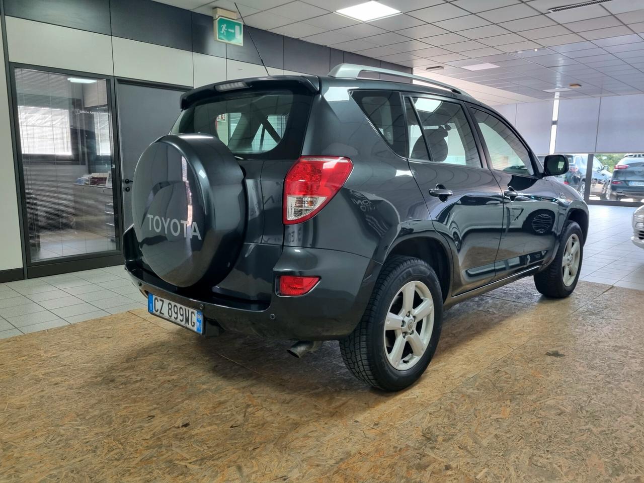 TOYOTA RAV4 2.2 D-4D 136 CV SOL 4x4 NEOPATENTATI