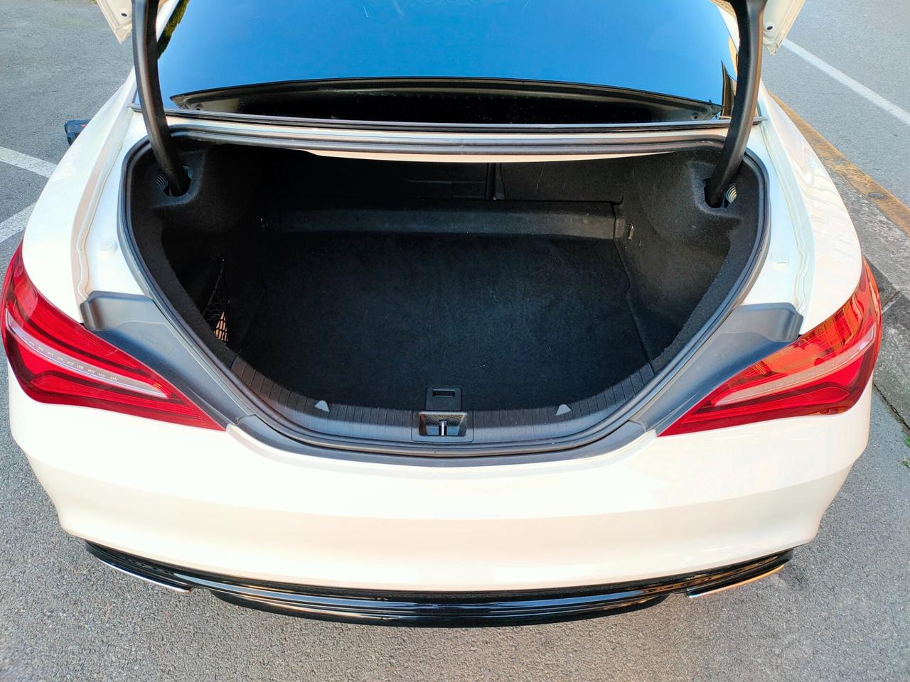 Mercedes-Benz CLA 200d Auto Premium Night AMG 