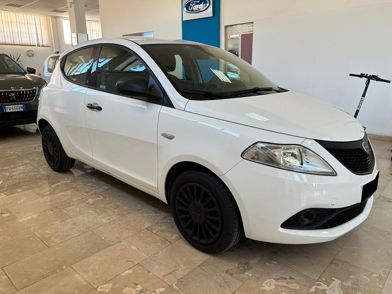 Lancia Ypsilon 1.2 69 CV 5 porte Elefantino Blu