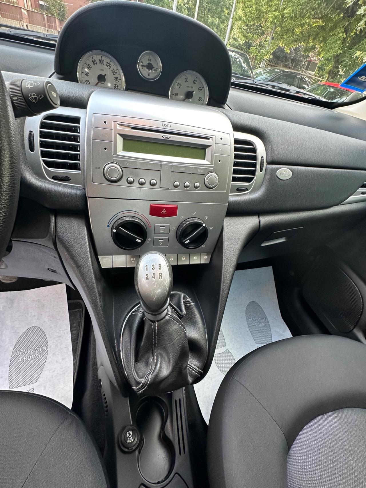 Lancia Ypsilon 1.2 69 CV Unyca