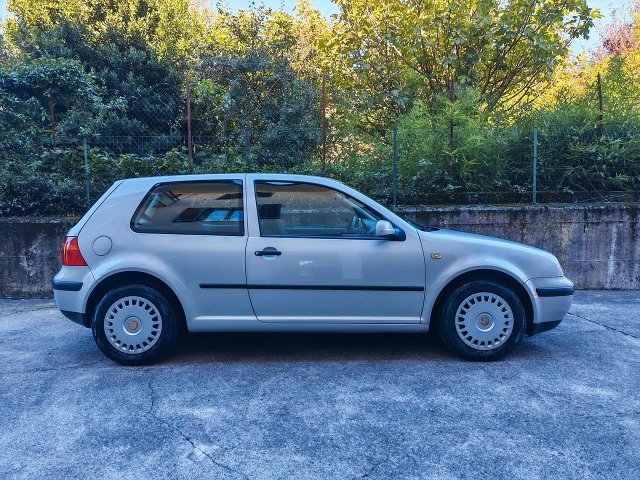 Volkswagen Golf 1.6 BENZINA 100cv / 86.000km / Unipro